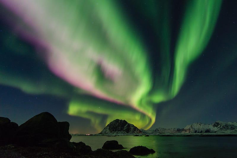 Stunning aurora borealis observed in the sky